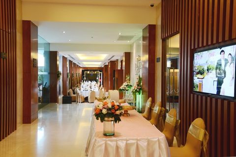 Royal Princess Hotel Larn Luang