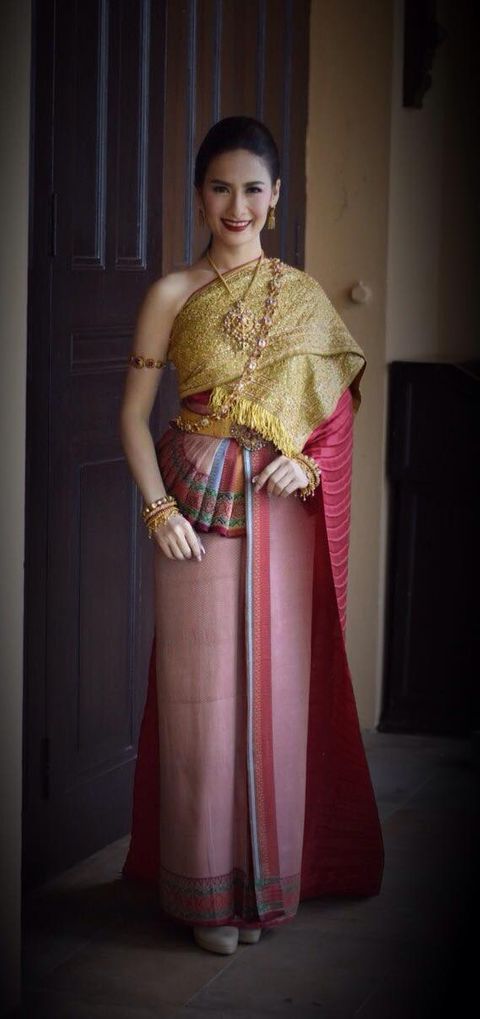 ชุดไทยจันทร์โสมา