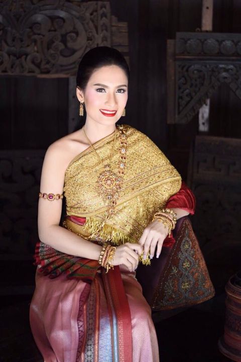 ชุดไทยจันทร์โสมา