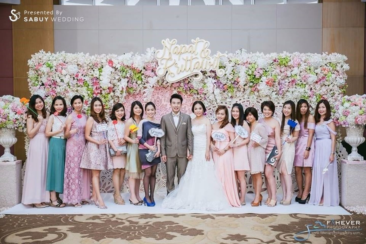 บ่าวสาว,ชุดบ่าวสาว,ชุดเจ้าสาว,ชุดเจ้าบ่าว,เพื่อนเจ้าสาว,backdrop งานแต่ง,จัดดอกไม้งานแต่ง,ตกแต่งงานแต่ง,พร็อพ รีวิวงานแต่ง ตกแต่งสวย & Save ได้ดั่งใจ เลือกใช้ของ D.I.Y ทำเอง @Miracle Grand Convention