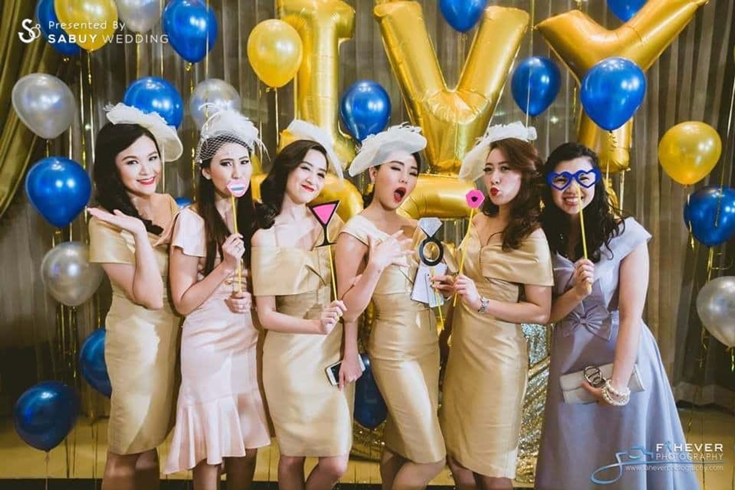 เพื่อนเจ้าสาว,ชุดเพื่อนเจ้าสาว,ธีมงานแต่ง,ตกแต่งงานแต่ง,พร็อพ,photo-booth รีวิวงานแต่ง สวยสะดุดตาแสนเย้ายวน ชวนย้อนยุคในสไตล์ Retro @The Peninsula Bangkok