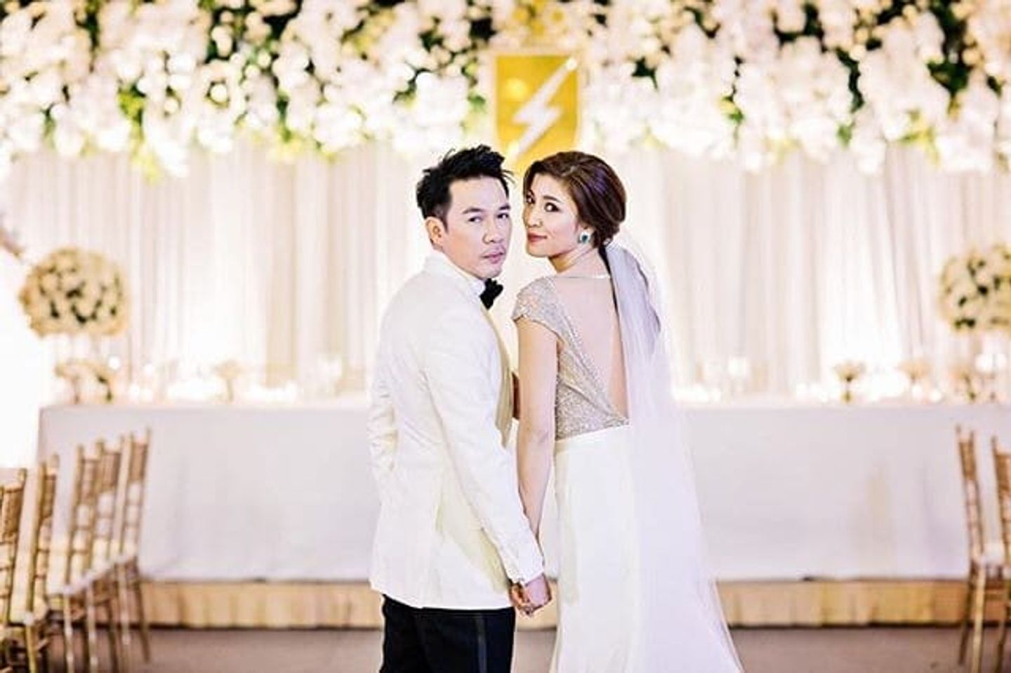 ชุดบ่าวสาว,ชุดเจ้าสาว,ชุดเจ้าบ่าว,งานแต่งดารา,รูปงานแต่ง ฉลองงานแต่งงานเอมี่มรกต และไฮโซเจมส์ หรูหราคลาสสิค