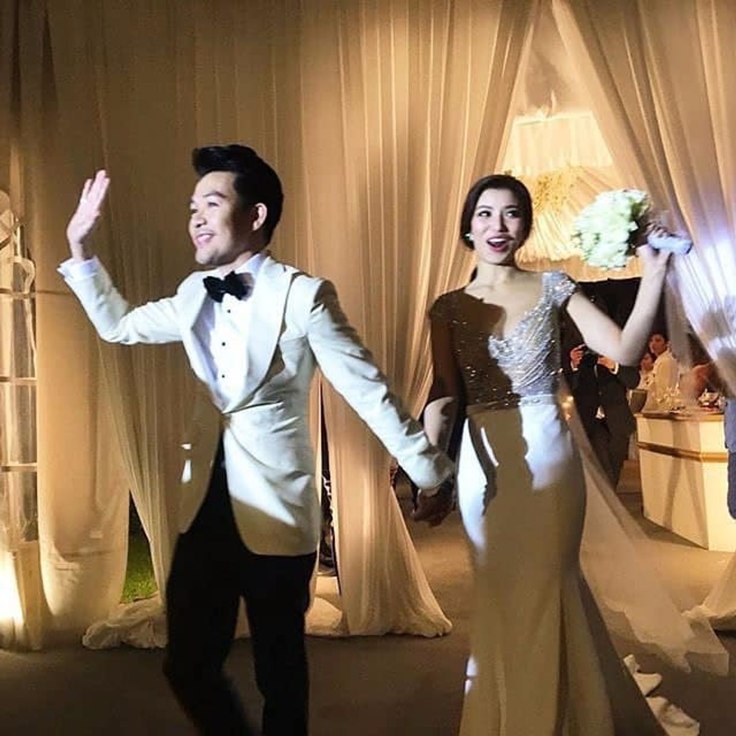 ชุดบ่าวสาว,ชุดเจ้าสาว,ชุดเจ้าบ่าว,งานแต่งดารา,ดอกไม้เจ้าสาว ฉลองงานแต่งงานเอมี่มรกต และไฮโซเจมส์ หรูหราคลาสสิค