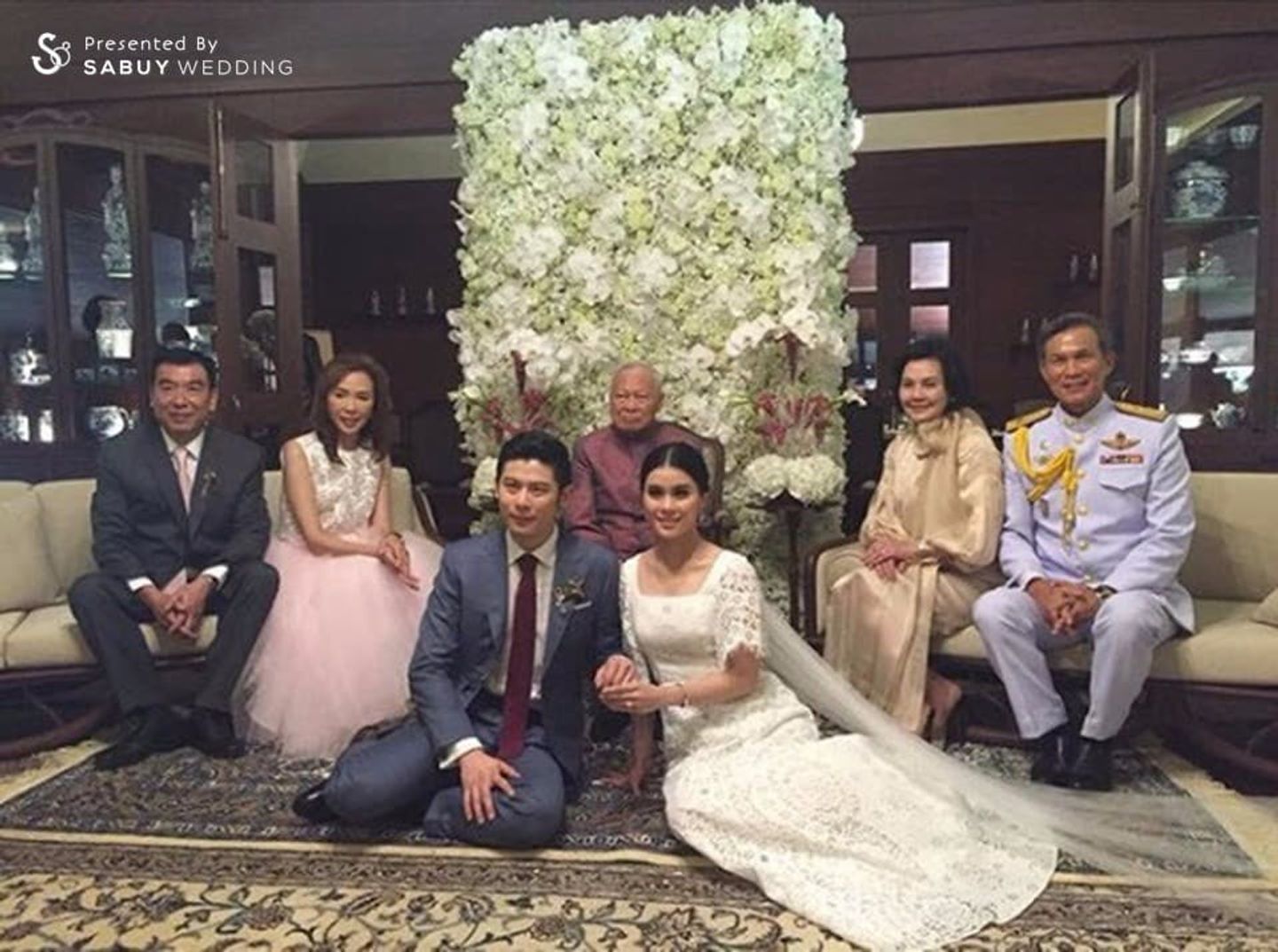 พิธีหมั้น,งานหมั้น,ชุดหมั้น,งานแต่งดารา,จัดดอกไม้งานแต่ง,ครอบครัวบ่าวสาว งานแต่งงานเรียบง่ายอบอุ่น "มัดหมี่ พิมพ์ดาว" และ "สัว ศุภชัย"