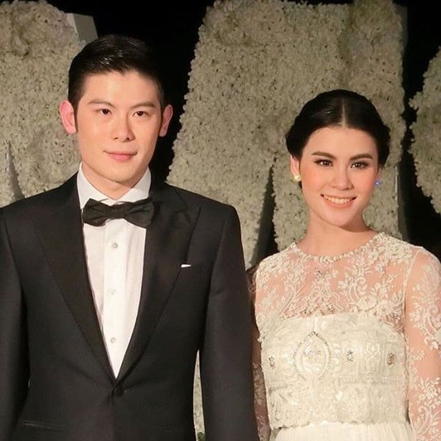 ชุดบ่าวสาว,ชุดเจ้าสาว,ชุดเจ้าบ่าว,งานแต่งดารา งานแต่งงานเรียบง่ายอบอุ่น "มัดหมี่ พิมพ์ดาว" และ "สัว ศุภชัย"