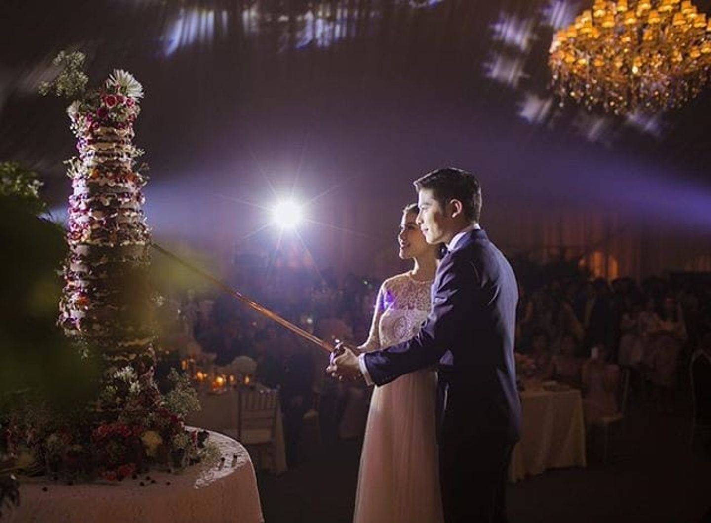 พิธีแต่งงาน,งานแต่งดารา,ชุดบ่าวสาว,ชุดเจ้าสาว,ชุดเจ้าบ่าว,รูปงานแต่ง งานแต่งงานเรียบง่ายอบอุ่น "มัดหมี่ พิมพ์ดาว" และ "สัว ศุภชัย"