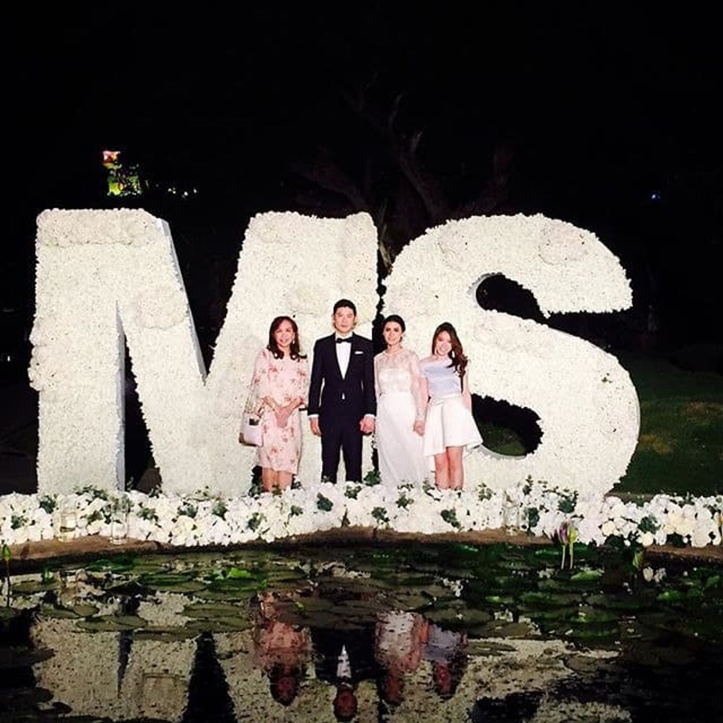 ชุดบ่าวสาว,ชุดเจ้าบ่าว,ชุดเจ้าสาว,backdrop งานแต่ง,ตกแต่งงานแต่ง,จัดดอกไม้งานแต่ง,งานแต่งดารา งานแต่งงานเรียบง่ายอบอุ่น "มัดหมี่ พิมพ์ดาว" และ "สัว ศุภชัย"