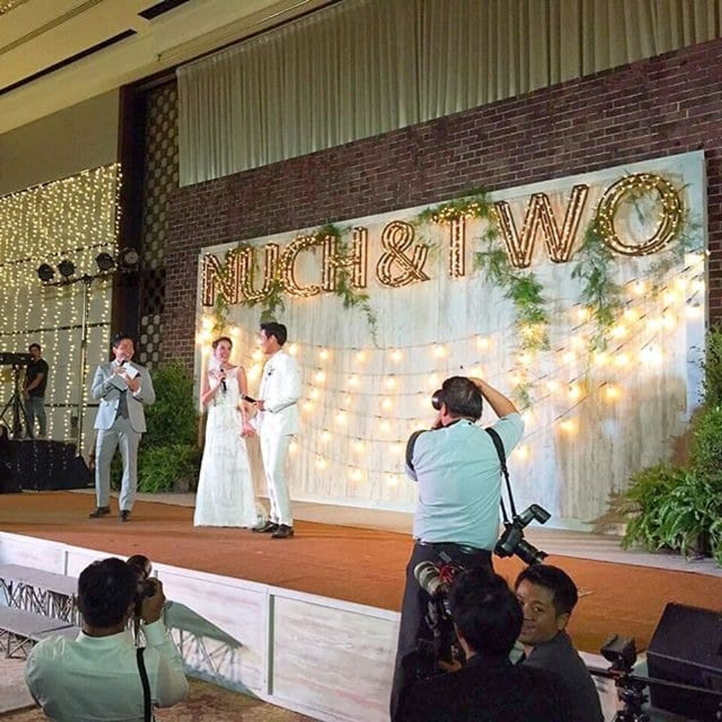 backdrop งานแต่ง,พิธีกรงานแต่ง,บ่าวสาว,ชุดบ่าวสาว,งานแต่งดารา,ตกแต่งงานแต่ง,ช่างภาพงานแต่ง งานแต่งงาน ตู่-นุช สุดโรแมนติค ในธีม music in the garden