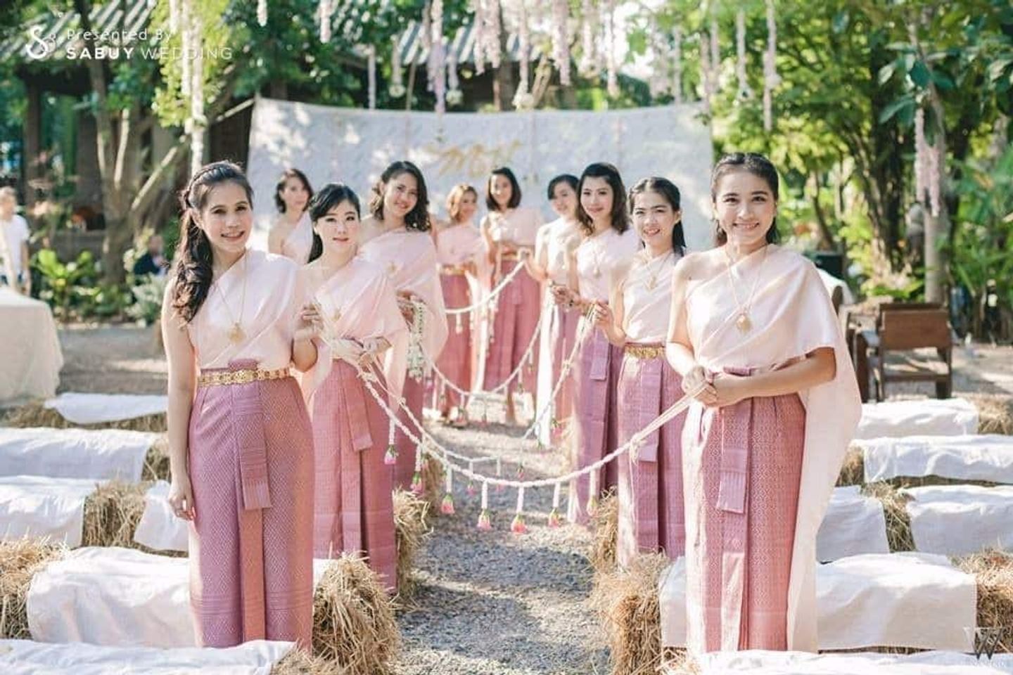 เพื่อนเจ้าสาว,ชุดเพื่อนเจ้าสาว,งานหมั้น,ประตูเงินประตูทอง รีวิวงานแต่ง หมั้นเช้าพิธีไทย สวยตรึงใจด้วยขันหมากทางเรือ @บ้านครูปู อัมพวา