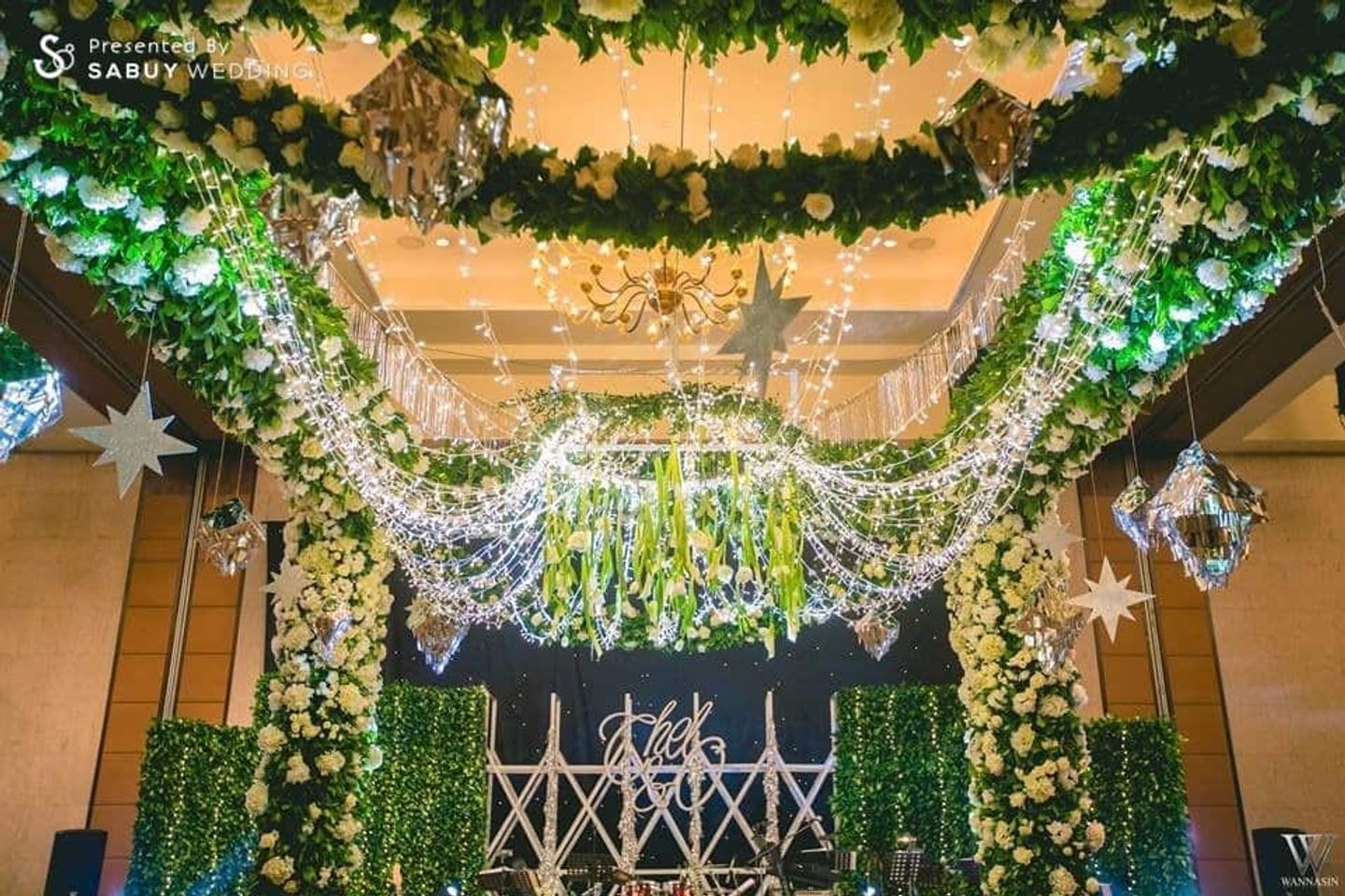 ซุ้มแต่งงาน,ตกแต่งงานแต่ง,จัดดอกไม้งานแต่ง,ธีมงานแต่ง รีวิวงานแต่ง ปาร์ตี้กลิตเตอร์ธีมสวนสวย @Conrad Bangkok