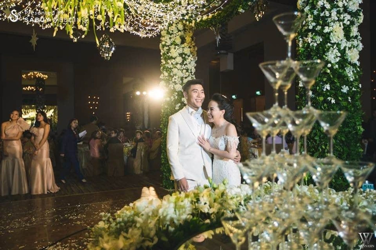 บ่าวสาว,ชุดบ่าวสาว,ชุดเจ้าสาว,ชุดเจ้าบ่าว,รูปงานแต่ง,ตกแต่งงานแต่ง,จัดดอกไม้งานแต่ง รีวิวงานแต่ง ปาร์ตี้กลิตเตอร์ธีมสวนสวย @Conrad Bangkok
