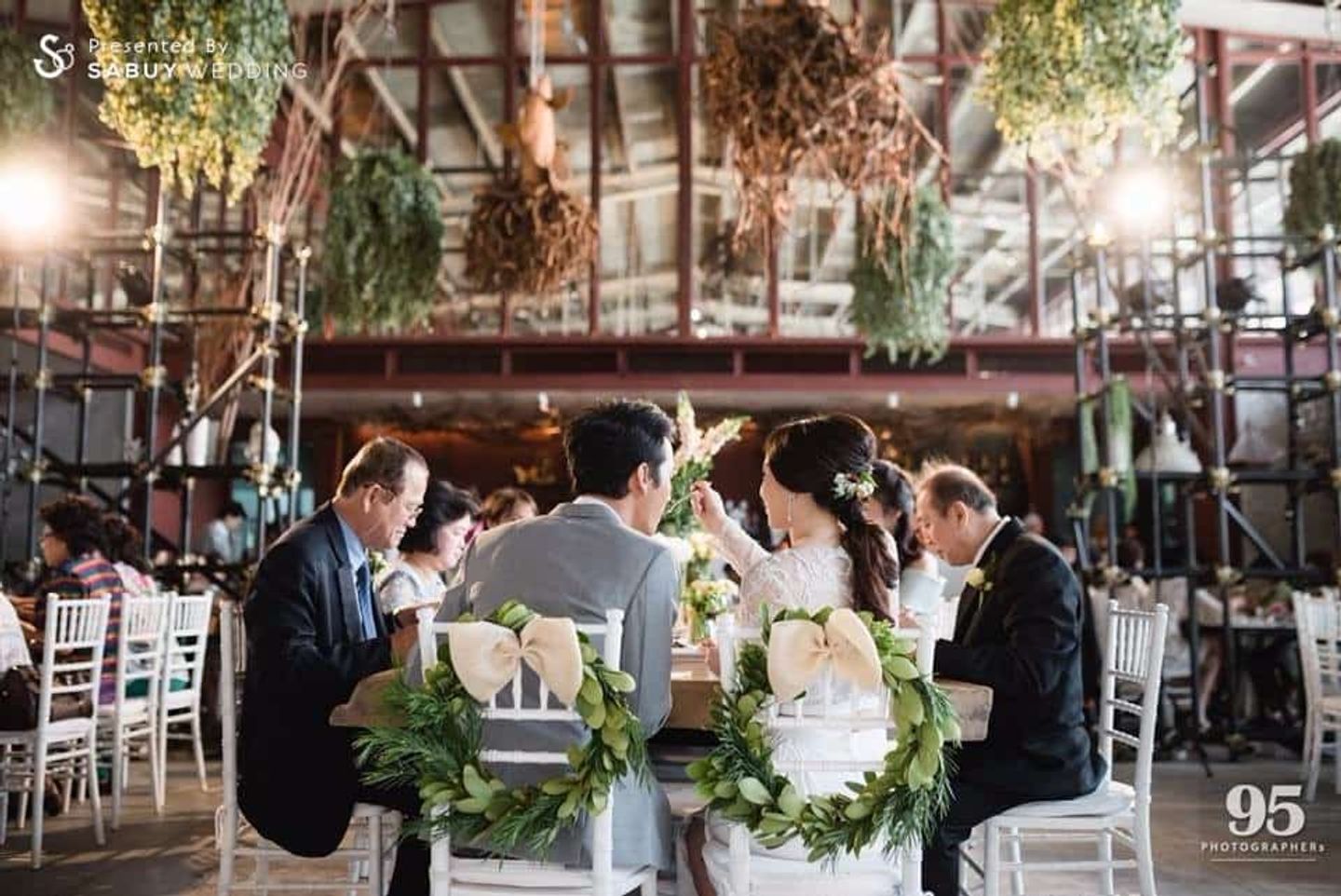 บ่าวสาว,รูปงานแต่ง,long-table,สถานที่แต่งงาน,สถานที่จัดงานแต่งงาน รีวิวงานแต่ง กิมมิคสนุกทุก Sequence ปังจนเพื่อนยังต้องยกนิ้ว @Vivarium by Chef Ministry