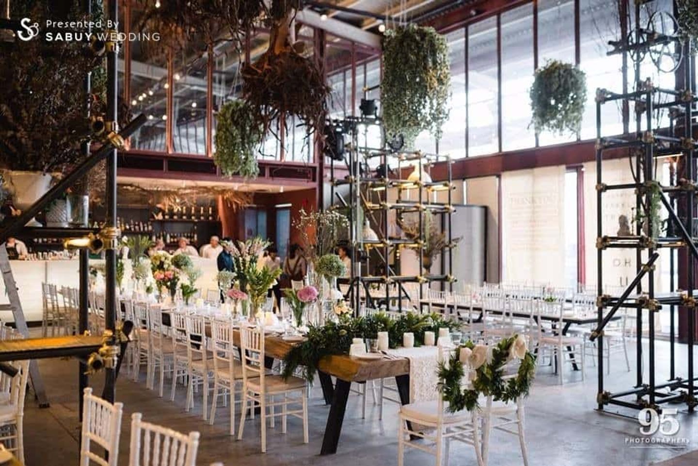long-table,ตกแต่งงานแต่ง,จัดดอกไม้งานแต่ง,สถานที่แต่งงาน,สถานที่จัดงานแต่งงาน รีวิวงานแต่ง กิมมิคสนุกทุก Sequence ปังจนเพื่อนยังต้องยกนิ้ว @Vivarium by Chef Ministry