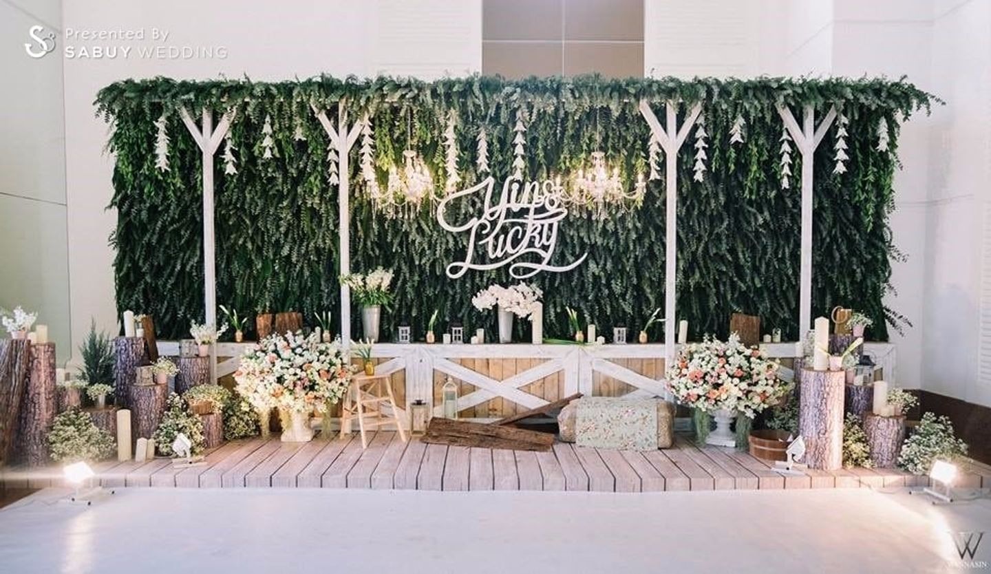 backdrop งานแต่ง,ตกแต่งงานแต่ง,จัดดอกไม้งานแต่ง รีวิวงานแต่งรัสติก ไอเดียตกแต่งสุดเก๋ จากโคมไฟ Mason Jar @Dusit Princess Korat