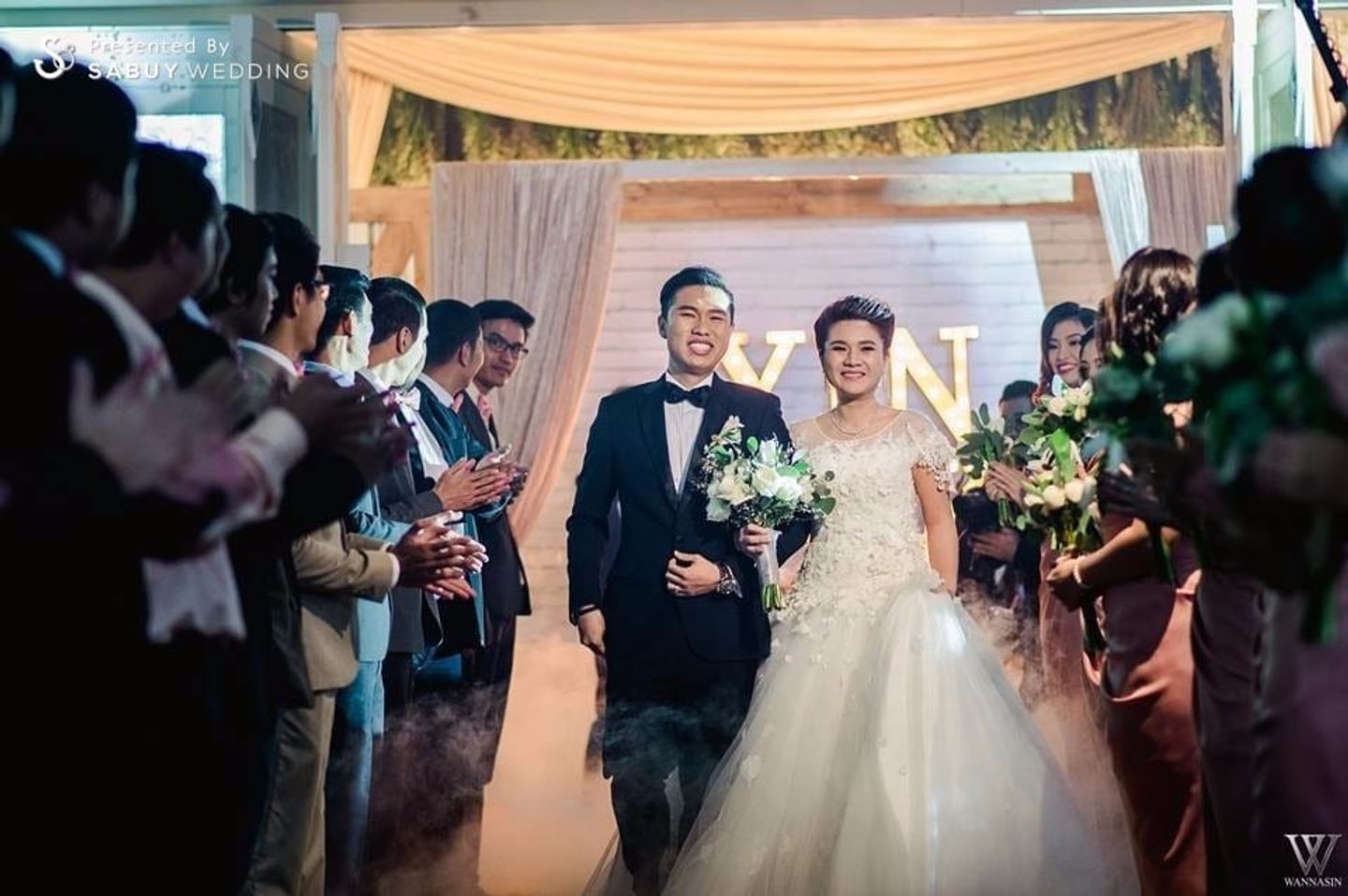 บ่าวสาว,ชุดบ่าวสาว,ชุดเจ้าสาว,ชุดเจ้าบ่าว,ดอกไม้เจ้าสาว,พิธีแต่งงาน รีวิวงานแต่งรัสติก ไอเดียตกแต่งสุดเก๋ จากโคมไฟ Mason Jar @Dusit Princess Korat