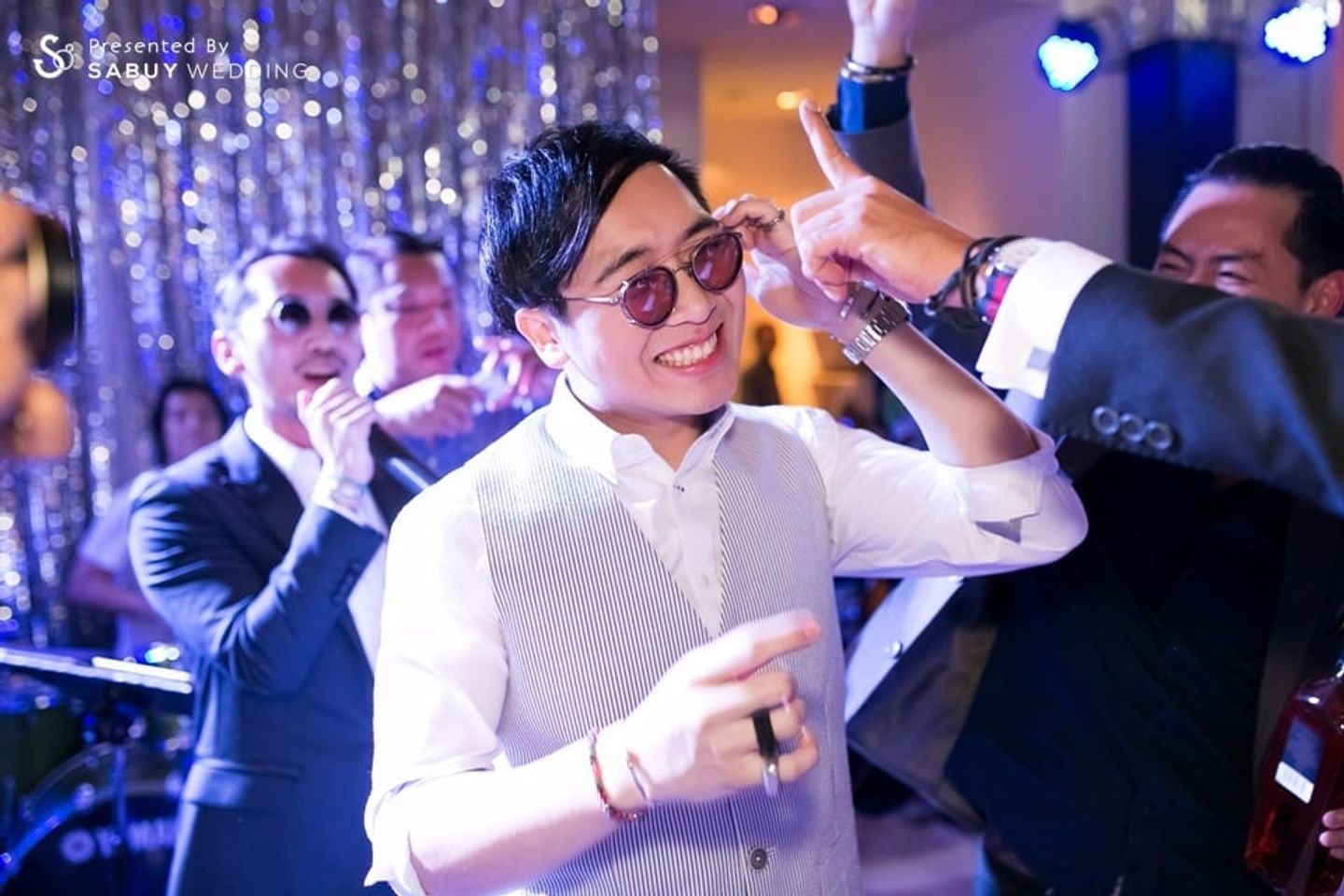 เจ้าบ่าว,ชุดเจ้าบ่าว รีวิวงานแต่ง Winter Wedding เรียบเท่ มีสไตล์ ดอกไม้ไม่ต้องเยอะ @Grand Hyatt Erawan
