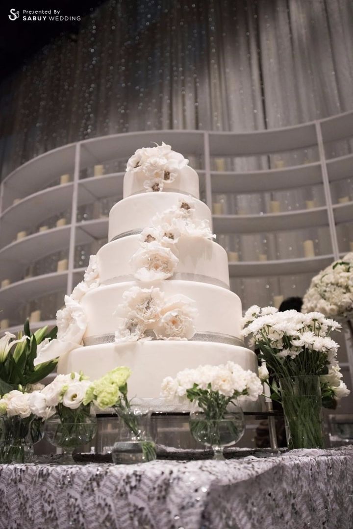 เค้กงานแต่ง,จัดดอกไม้งานแต่ง,ตกแต่งงานแต่ง รีวิวงานแต่งสีขาวคลาสสิค เนรมิตไอเดียประดับไฟให้สวยเริ่ด @W Bangkok Hotel