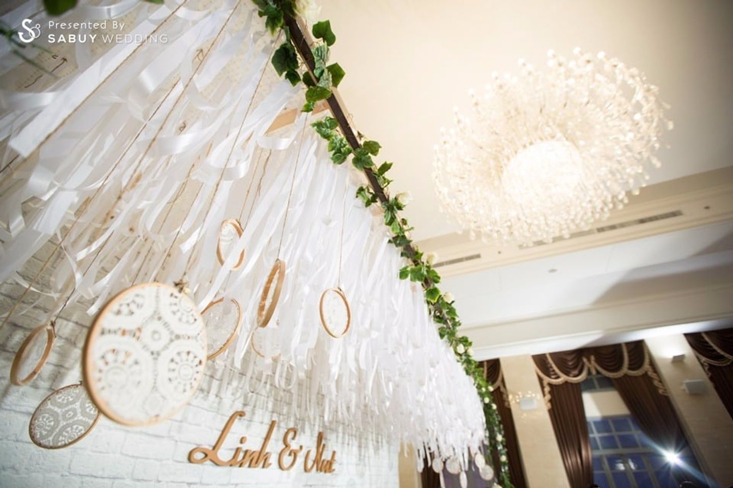 ตกแต่งงานแต่ง,backdrop งานแต่ง,ธีมงานแต่ง,ธีมรัสติก รีวิวงานแต่งธีมรัสติกไม่ซ้ำใคร ใช้พร็อพไม้แต่นุ่มนวลได้ ด้วยกลิ่นอายวินเทจ @ไปรษณีย์กลาง
