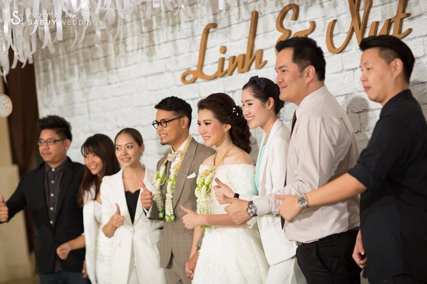 บ่าวสาว,ชุดบ่าวสาว,backdrop งานแต่ง,เพื่อนเจ้าสาว รีวิวงานแต่งธีมรัสติกไม่ซ้ำใคร ใช้พร็อพไม้แต่นุ่มนวลได้ ด้วยกลิ่นอายวินเทจ @ไปรษณีย์กลาง