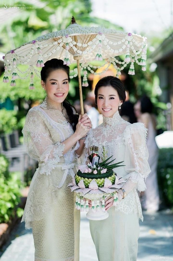 เพื่อนเจ้าสาว,ชุดเพื่อนเจ้าสาว,ชุดไทย,งานหมั้น,พิธีหมั้น,งานแต่งตอนเช้า,พิธีแต่งงาน,พิธีแต่งงานแบบไทย,เจ้าสาว 15 ชุดไทยเพื่อนเจ้าสาว สวยงามตามประเพณีไทย
