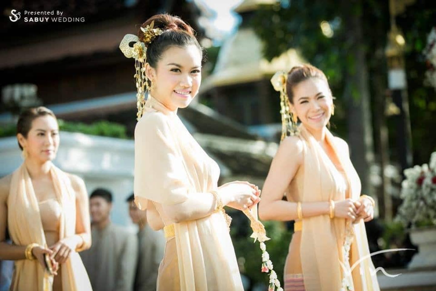 เพื่อนเจ้าสาว,ชุดเพื่อนเจ้าสาว,ชุดไทย,งานหมั้น,พิธีหมั้น,งานแต่งตอนเช้า,พิธีแต่งงาน,พิธีแต่งงานแบบไทย 15 ชุดไทยเพื่อนเจ้าสาว สวยงามตามประเพณีไทย