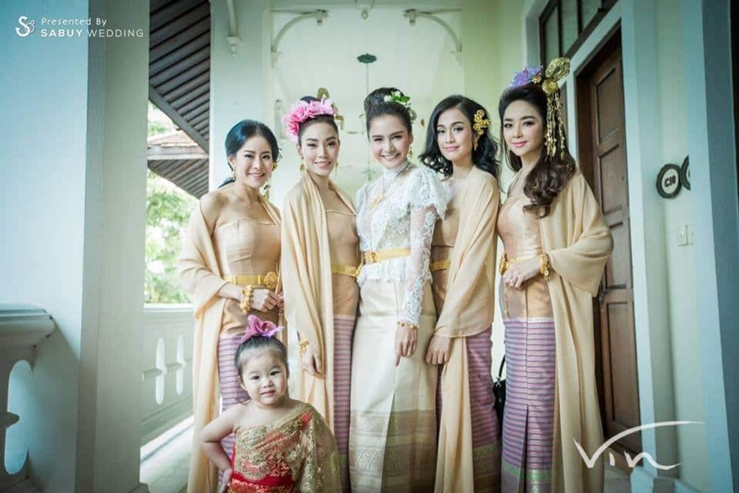 เพื่อนเจ้าสาว,ชุดเพื่อนเจ้าสาว,ชุดไทย,งานหมั้น,พิธีหมั้น,งานแต่งตอนเช้า,พิธีแต่งงาน,พิธีแต่งงานแบบไทย,เจ้าสาว 15 ชุดไทยเพื่อนเจ้าสาว สวยงามตามประเพณีไทย