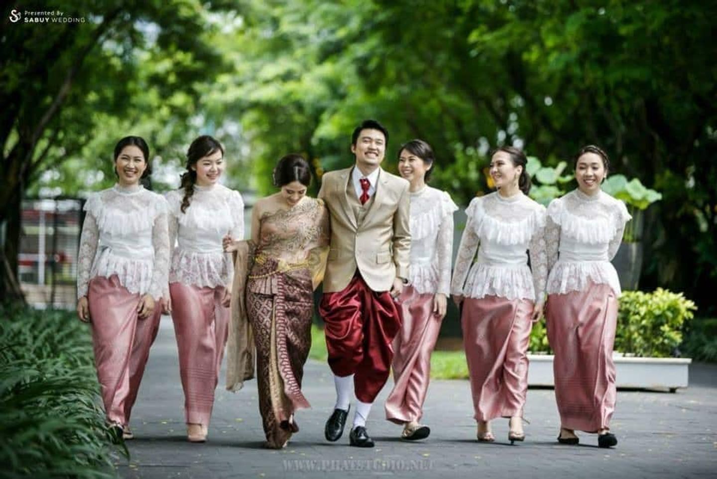 เพื่อนเจ้าสาว,ชุดเพื่อนเจ้าสาว,ชุดไทย,งานหมั้น,พิธีหมั้น,งานแต่งตอนเช้า,พิธีแต่งงาน,พิธีแต่งงานแบบไทย,เจ้าสาว,เจ้าบ่าว 15 ชุดไทยเพื่อนเจ้าสาว สวยงามตามประเพณีไทย