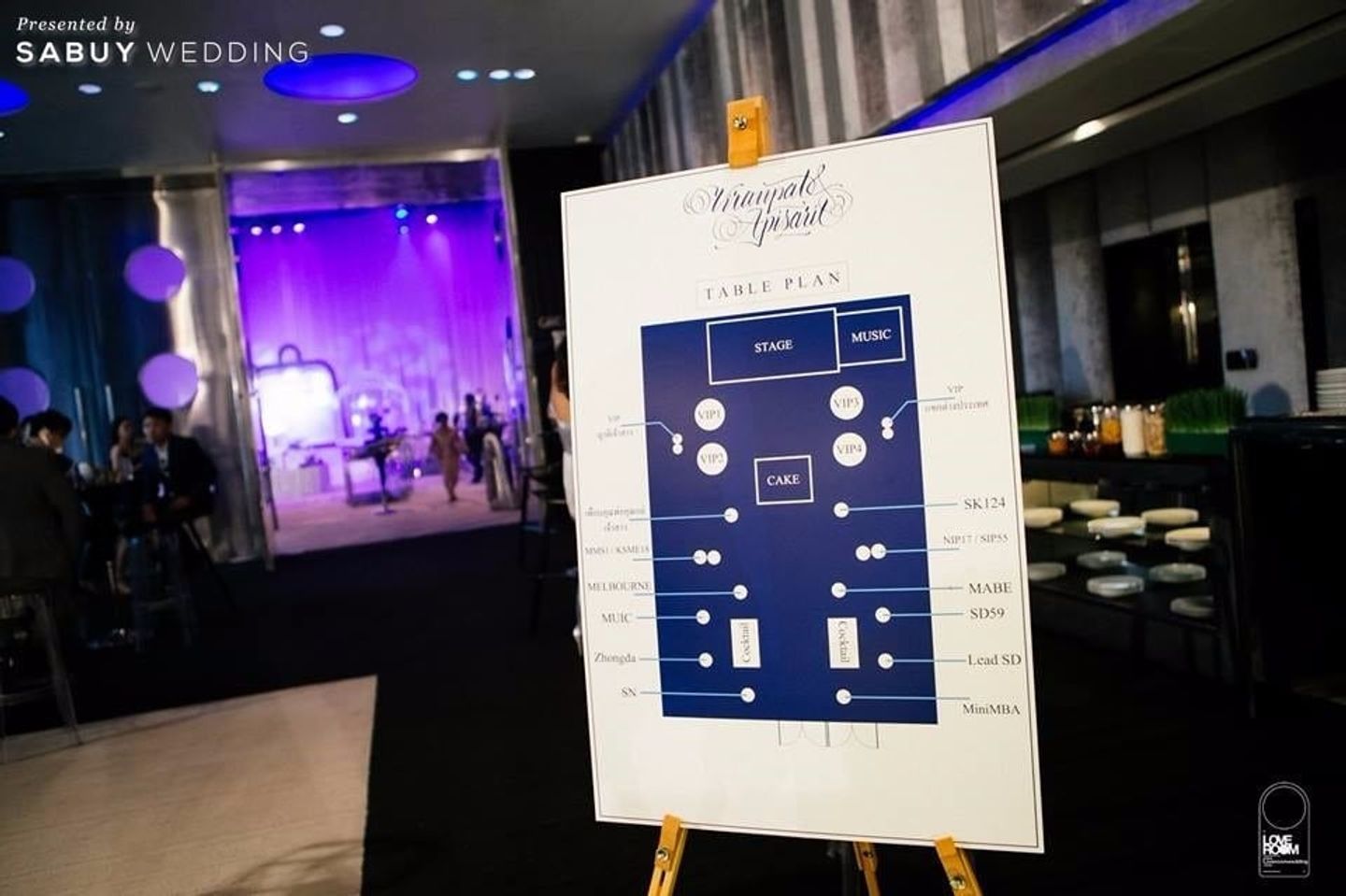 ป้ายบอกพิกัด รีวิวงานแต่ง Trendy สุดล้ำไม่ซ้ำใคร ในสไตล์ Shopping @W Bangkok