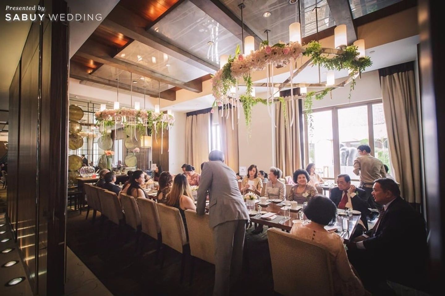 long-table,ตกแต่งงานแต่ง,สถานที่แต่งงาน,สถานที่จัดงานแต่งงาน รีวิวงานแต่ง ชูโรงความอร่อยแบบ Full Couse ให้แขกประทับใจ ใช้แนวคิดแบบ Personal Touch @Anantara Siam
