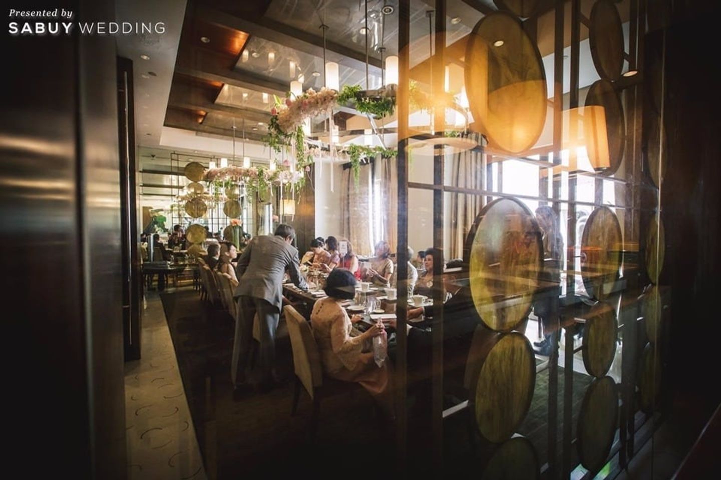 long-table,ตกแต่งงานแต่ง,สถานที่แต่งงาน,สถานที่จัดงานแต่งงาน รีวิวงานแต่ง ชูโรงความอร่อยแบบ Full Couse ให้แขกประทับใจ ใช้แนวคิดแบบ Personal Touch @Anantara Siam