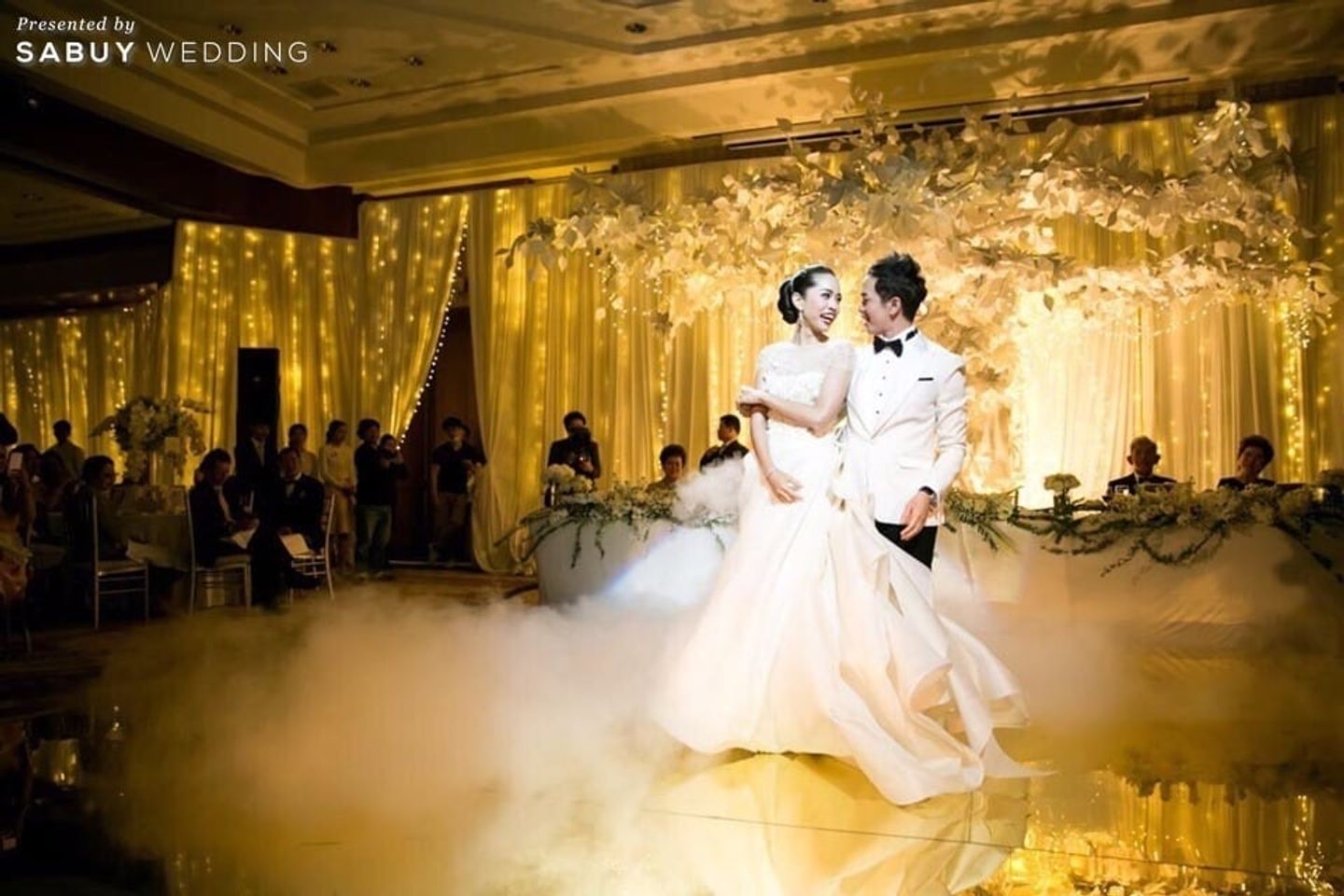 บ่าวสาว,ชุดบ่าวสาว,ชุดเจ้าสาว,ชุดเจ้าบ่าว,ธีมงานแต่ง,ตกแต่งงานแต่ง,รูปงานแต่ง,สถานที่แต่งงาน,สถานที่จัดงานแต่งงาน,โรงแรม รีวิวงานแต่ง Sit-down Dinner ที่แขกประทับใจ หรูและอบอุ่นได้ ในเวลาเดียวกัน @The Peninsula