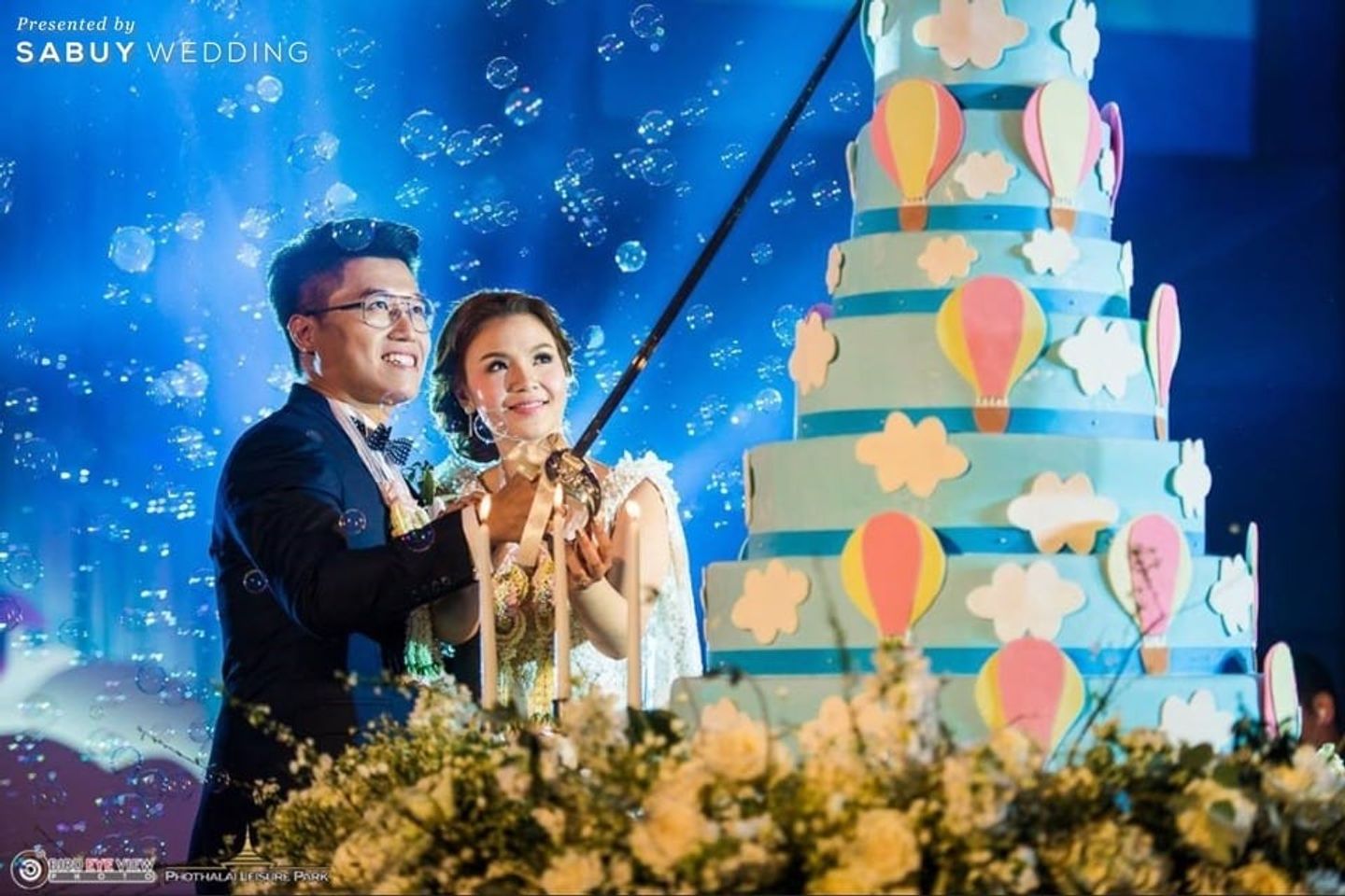 บ่าวสาว,ชุดบ่าวสาว,ชุดเจ้าบ่าว,ชุดเจ้าสาว,พิธีแต่งงาน,เค้กงานแต่ง,รูปงานแต่ง รีวิวงานแต่ง ขนฉากบอลลูนสุดป๊อป มาใช้เป็นพร็อพในงานธีม UP @Phothalai Leisure Park