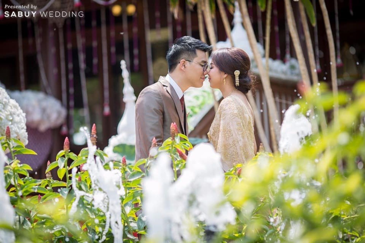 งานหมั้น,ชุดหมั้น รีวิวงานแต่ง หมั้นเช้าในเรือนไทย งานเย็นเน้นพร็อพไม้สไตล์อเมริกัน @เรือนไทยเบญจรงค์