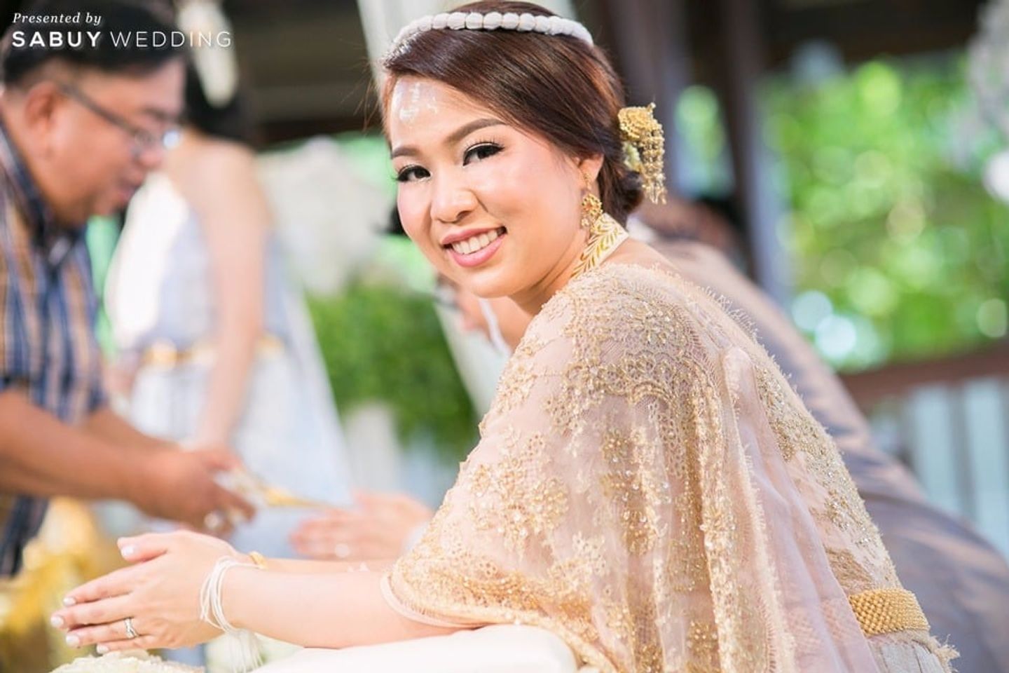 พิธีหมั้น,งานหมั้น,ชุดหมั้น,ชุดไทย รีวิวงานแต่ง หมั้นเช้าในเรือนไทย งานเย็นเน้นพร็อพไม้สไตล์อเมริกัน @เรือนไทยเบญจรงค์
