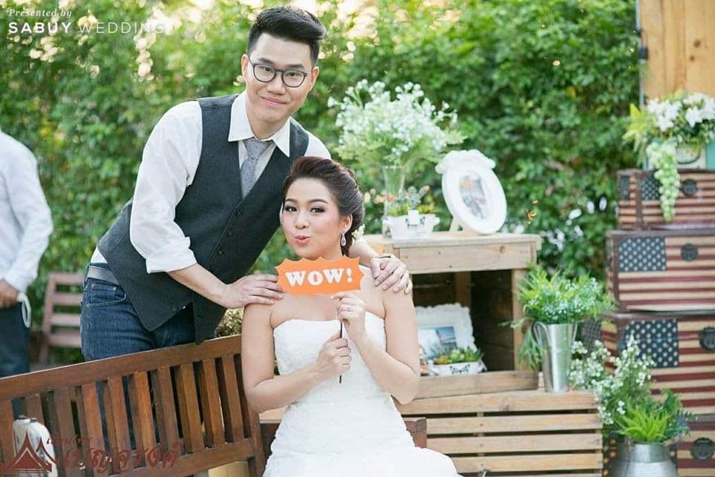 บ่าวสาว,ชุดบ่าวสาว,ชุดเจ้าสาว,ชุดเจ้าบ่าว,แกลอรี่งานแต่ง,ตกแต่งงานแต่ง รีวิวงานแต่ง หมั้นเช้าในเรือนไทย งานเย็นเน้นพร็อพไม้สไตล์อเมริกัน @เรือนไทยเบญจรงค์