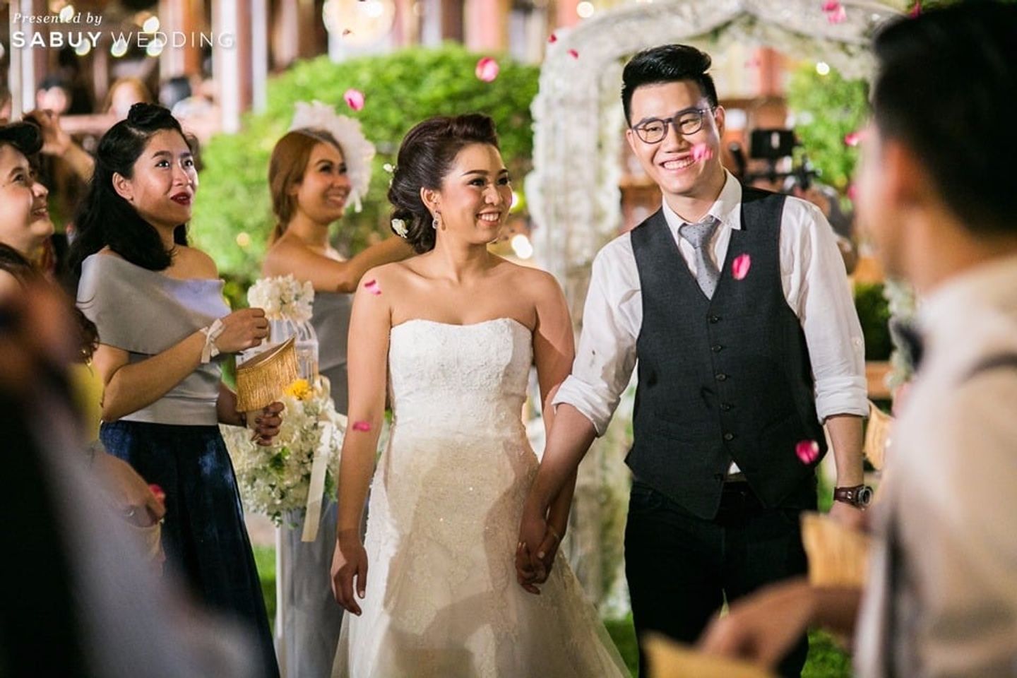 พิธีแต่งงาน,บ่าวสาว,ชุดบ่าวสาว,ชุดเจ้าสาว,ชุดเจ้าบ่าว,รูปงานแต่ง รีวิวงานแต่ง หมั้นเช้าในเรือนไทย งานเย็นเน้นพร็อพไม้สไตล์อเมริกัน @เรือนไทยเบญจรงค์