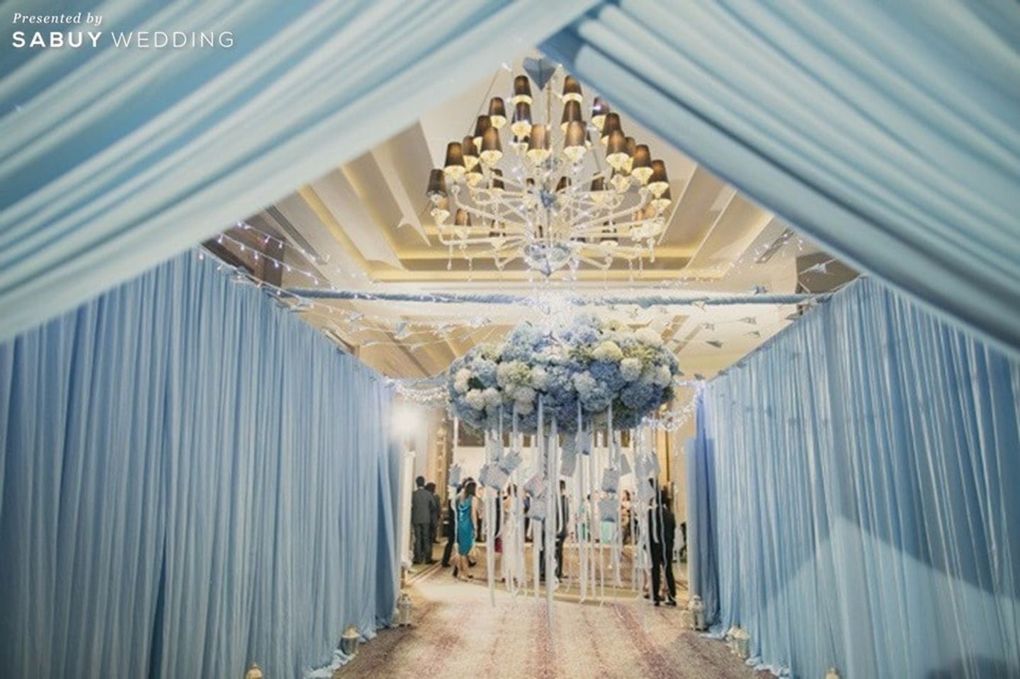ตกแต่งงานแต่ง,จัดดอกไม้งานแต่ง,ธีมงานแต่ง รีวิวงานแต่งธีมรัสติกคันทรี่ ดูดีด้วยสีฟ้าอมเทา @Siam Kempinski Bangkok