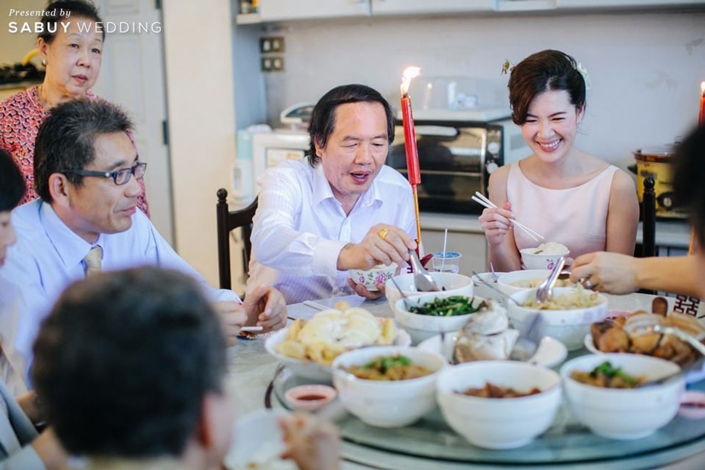 พิธีหมั้น,งานหมั้น,ชุดหมั้น,ครอบครัวบ่าวสาว,ทานอาหาร รีวิวงานแต่ง ธีมสวนน้อยแต่ดูดี ของบ่าวสาวสายเฮลตี้รักสุขภาพ @U Sathorn