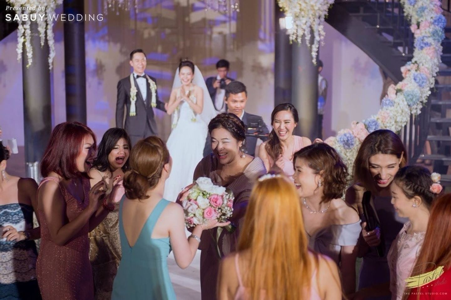 เพื่อนเจ้าสาว,ช่อดอกไม้,งานแต่งงาน,บ่าวสาว รีวิวงานแต่งเน้นแสงสี ลุคหวานพอดีด้วยสีพาสเทล @Noeud d'Amour Saraburi