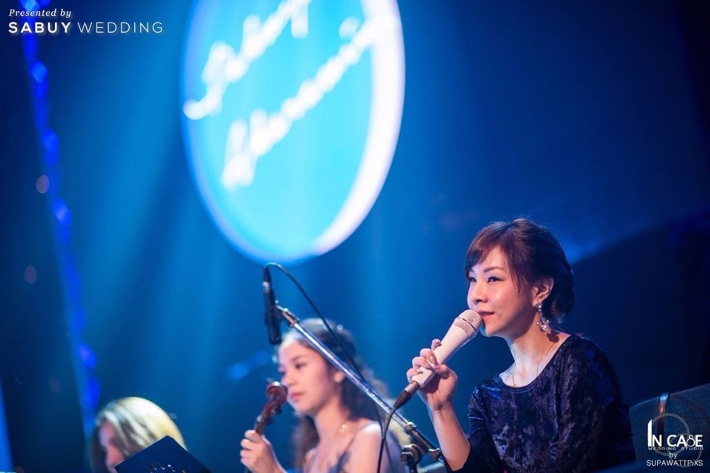 นักร้อง รีวิวงานแต่ง เพลง พร็อพ แสงสีจุใจ ยกทัพนักดนตรีและคอนเสิร์ตมาไว้ในงาน @W Bangkok