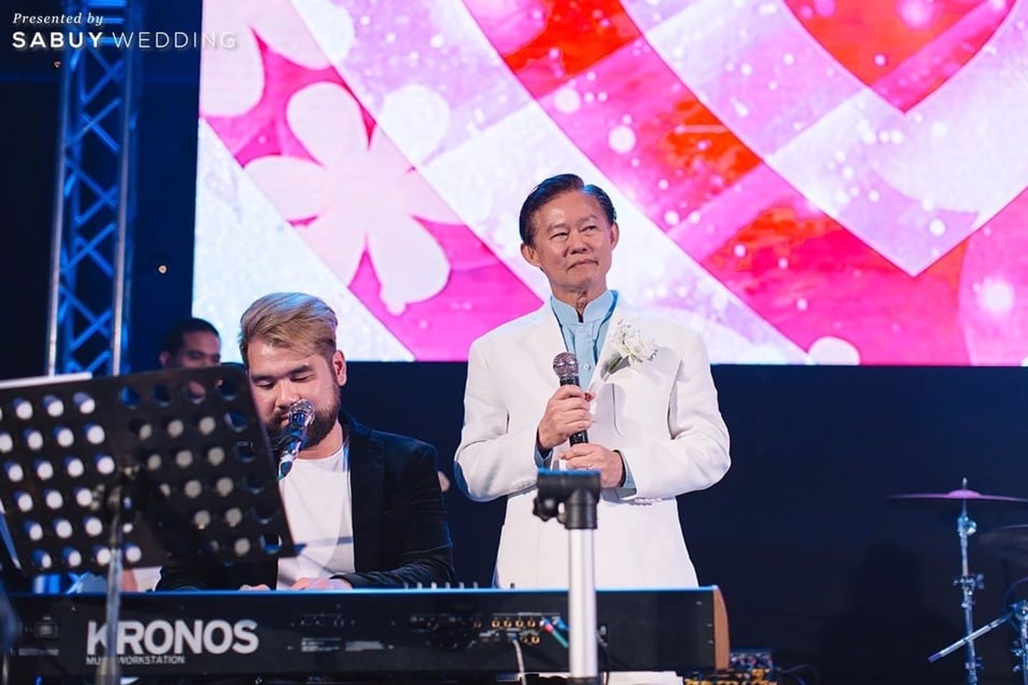 น้าเจ้าบ่าว,งานแต่งงาน รีวิวงานแต่ง เพลง พร็อพ แสงสีจุใจ ยกทัพนักดนตรีและคอนเสิร์ตมาไว้ในงาน @W Bangkok