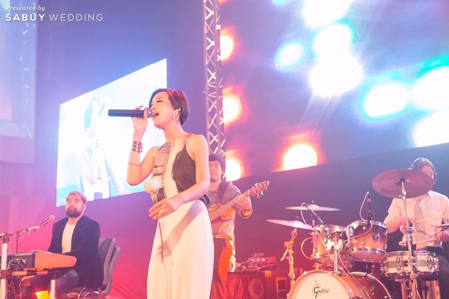 นักร้องงานแต่ง,ธีมงานแต่ง,คอนเสิร์ตงานแต่ง รีวิวงานแต่ง เพลง พร็อพ แสงสีจุใจ ยกทัพนักดนตรีและคอนเสิร์ตมาไว้ในงาน @W Bangkok