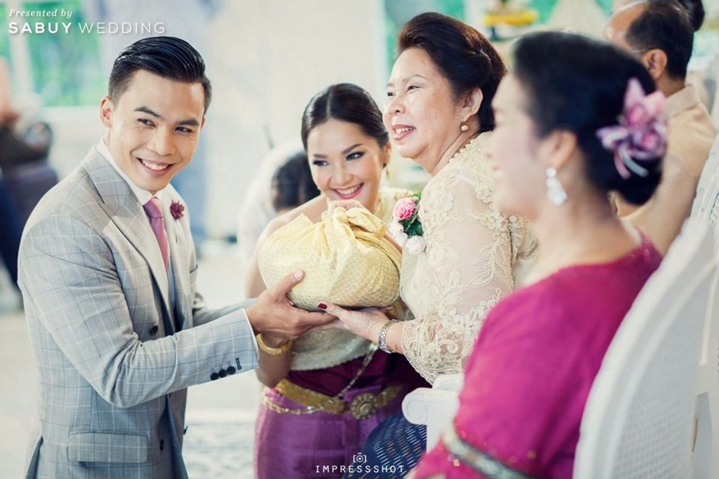 พิธีหมั้น,งานหมั้น,ชุดหมั้น รีวิวงานแต่งในฝันของคนยุคใหม่ อบอุ่นสดใส ในสไตล์ของตัวเอง @Bangkok Garden Studio