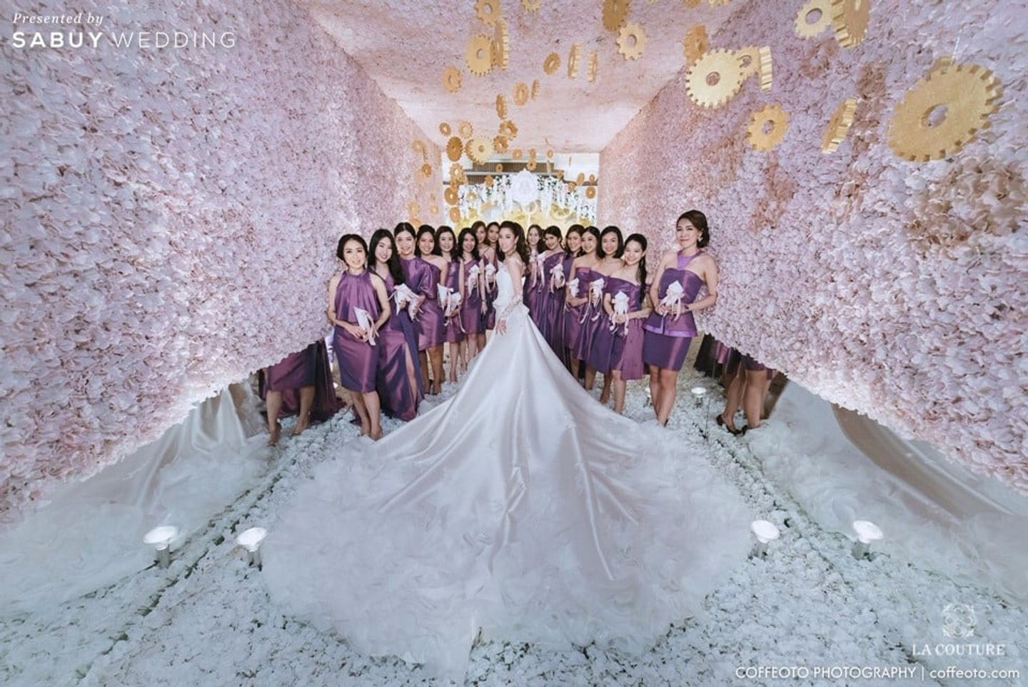 เจ้าสาว,ชุดเจ้าสาว,เพื่อนเจ้าสาว,ชุดเพื่อนเจ้าสาว,จัดดอกไม้งานแต่ง,ตกแต่งงานแต่ง,ธีมงานแต่ง รีวิวงานแต่งธีม Timeless อลังการ Backdrop นาฬิกาหมุนได้จริง @Plaza Athénée