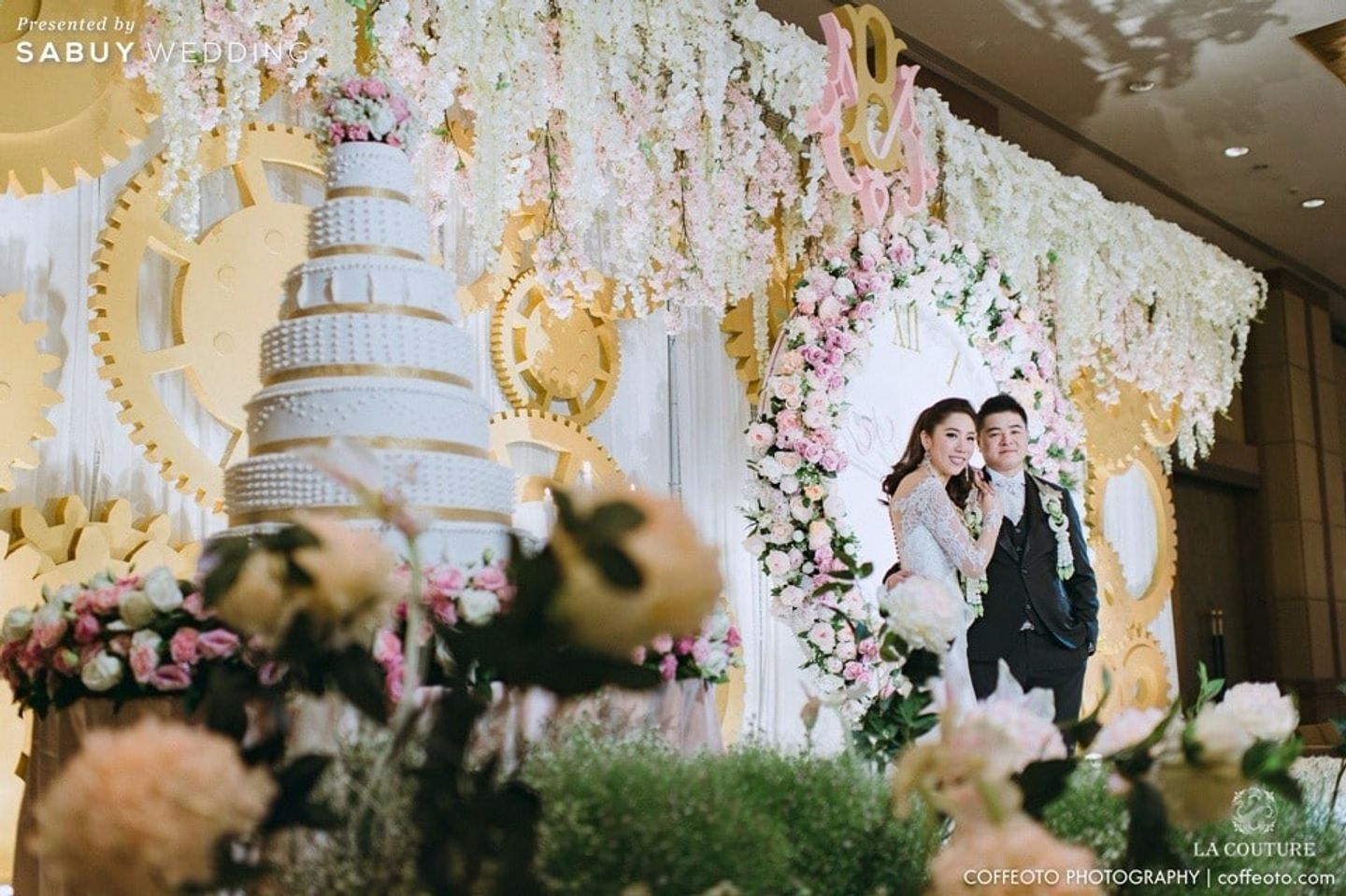 บ่าวสาว,ชุดบ่าวสาว,ชุดเจ้าสาว,ชุดเจ้าบ่าว,backdrop งานแต่ง,ตกแต่งงานแต่ง,จัดดอกไม้งานแต่ง,ธีมงานแต่ง,รูปงานแต่ง รีวิวงานแต่งธีม Timeless อลังการ Backdrop นาฬิกาหมุนได้จริง @Plaza Athénée