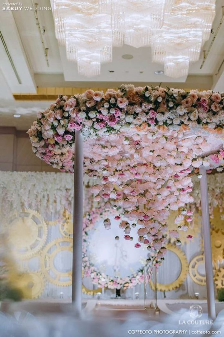 ตกแต่งงานแต่ง,จัดดอกไม้งานแต่ง,backdrop งานแต่ง รีวิวงานแต่งธีม Timeless อลังการ Backdrop นาฬิกาหมุนได้จริง @Plaza Athénée