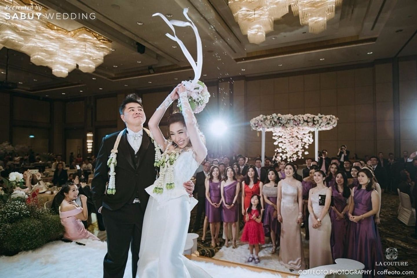 พิธีแต่งงาน,โยนดอกไม้เจ้าสาว,บ่าวสาว,ชุดบ่าวสาว,ชุดเจ้าสาว,ชุดเจ้าบ่าว,เพื่อนเจ้าสาว,รูปงานแต่ง รีวิวงานแต่งธีม Timeless อลังการ Backdrop นาฬิกาหมุนได้จริง @Plaza Athénée