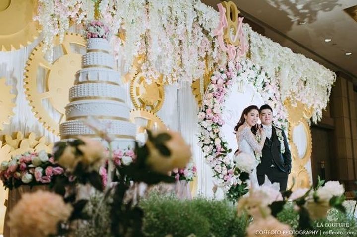 รีวิวงานแต่งธีม Timeless อลังการ Backdrop นาฬิกาหมุนได้จริง @Plaza Athénée