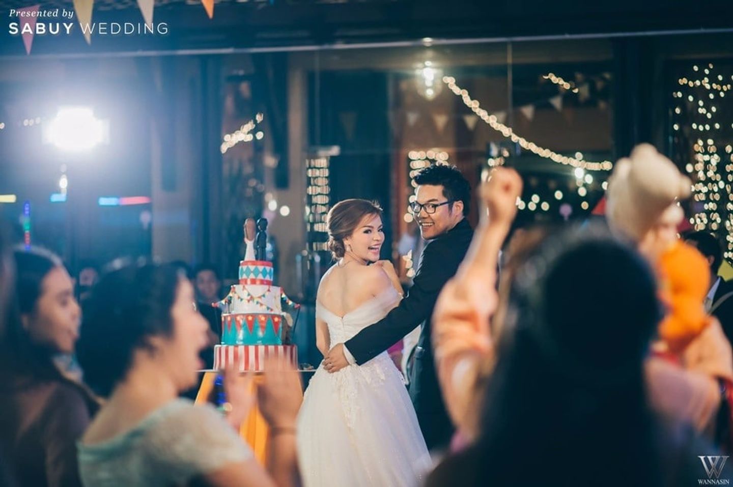 บ่าวสาว,เค้กงานแต่ง,รูปงานแต่ง,ชุดบ่าวสาว รีวิวงานแต่ง ปาร์ตี้แห่งความสุข ยกสวนสนุกมาไว้ในงาน @สยามสมาคม