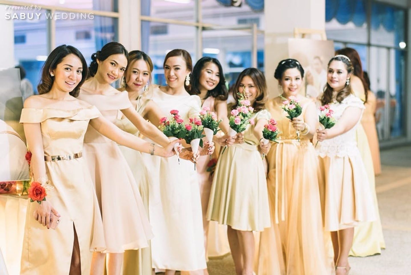 เพื่อนเจ้าสาว,ชุดเพื่อนเจ้าสาว,ช่อดอกไม้,ธีมงานแต่ง รีวิวงานแต่ง ดีเทลแสนหวานในงานธีมน้ำผึ้ง